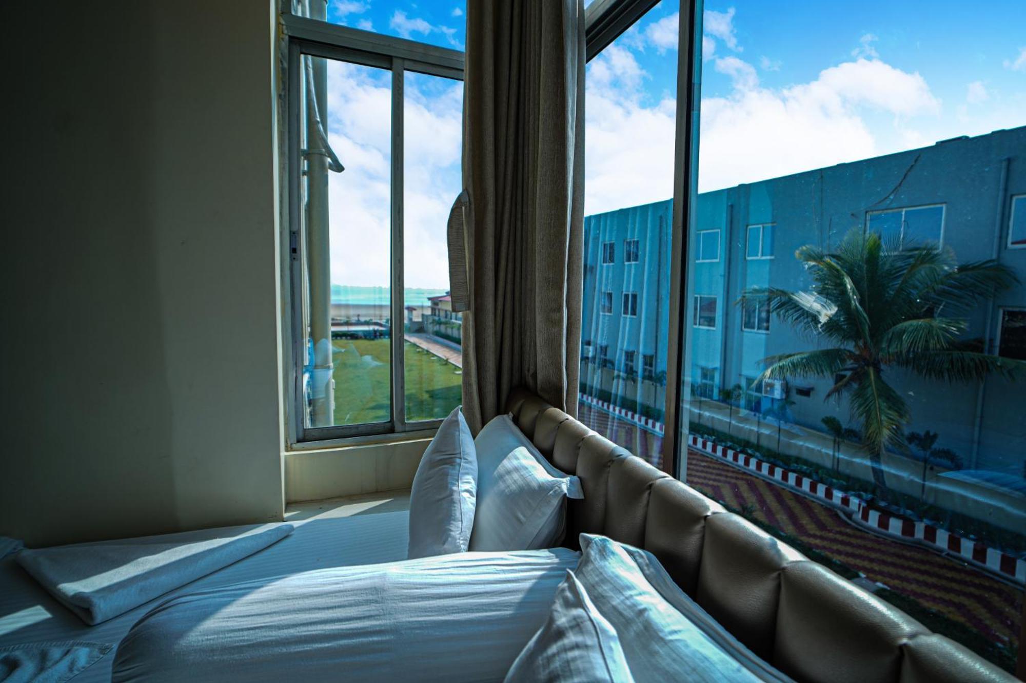 Silver Sand Eco Resort !! Beachfront !! With Biggest Pool And Huge Open Area !! Ideal For Weddings !! Couple Friendly !! Мандармані Екстер'єр фото